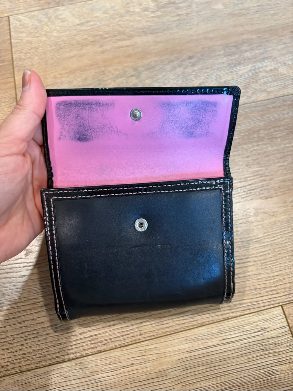 Coach Black Leather Trifold Wallet Pink Interior Snap Closure Y2K